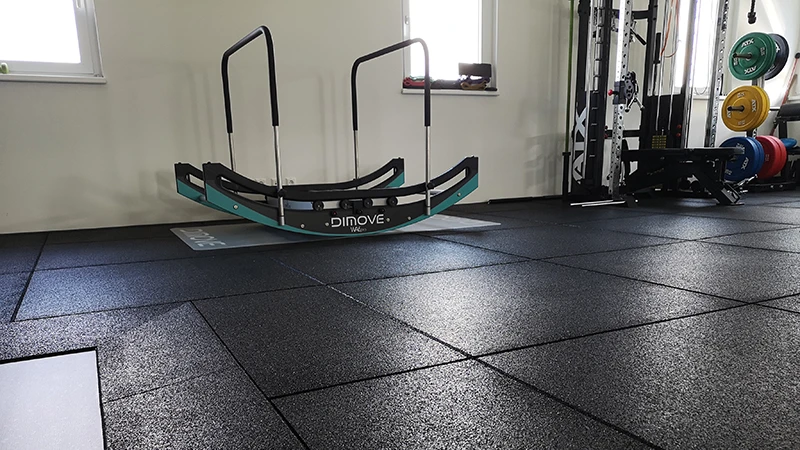 Studio with black WARCO panels, without exercisers. Fall-protecting and inexpensive.