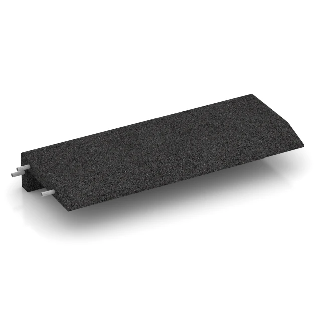 Kryt obrubníka z gumy von WARCO im Farbdesign Antracit mit den Abmessungen 100 x 40 cm | 4,5/14,5 cm. Produktfoto von Artikel 2607 in der Aufsicht von schräg vorne.