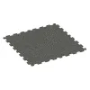 Športová podlaha Kompakt von WARCO im Farbdesign Tmavý šedý granit mit den Abmessungen 970 x 970 x 8 mm. Produktfoto von Artikel 1019 in der Aufsicht von schräg vorne.