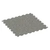 Športová podlaha Kompakt von WARCO im Farbdesign Šedý granit mit den Abmessungen 970 x 970 x 8 mm. Produktfoto von Artikel 1020 in der Aufsicht von schräg vorne.