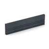 Flexibilný gumový obrubník von WARCO im Farbdesign Bridlicová sivá mit den Abmessungen 100 × 5 × 25 cm. Produktfoto von Artikel 6213 in der Aufsicht von schräg vorne.