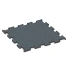 Fitness Performance Elite gumová podlaha do fitness von WARCO im Farbdesign Papraďová zelená mit den Abmessungen 50 x 50 x 1,5 cm | 0,25 m². Produktfoto von Artikel 6165 in der Aufsicht von schräg vorne.