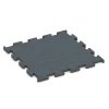 Fitness Performance Elite gumová podlaha do fitness von WARCO im Farbdesign Papraďová zelená mit den Abmessungen 50 x 50 x 2 cm | 0,25 m². Produktfoto von Artikel 6167 in der Aufsicht von schräg vorne.