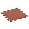 Výstavná gumová dlaždica von WARCO im Farbdesign Etna mit den Abmessungen 98 x 98 × 1,8 cm. Produktfoto von Artikel 6926 in der Aufsicht von schräg vorne.