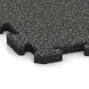 Detailaufnahme der Randausprägung von WARCO-Produkt 5833, Exteriérová eventová dlaždica, Format 500 x 500 x 30 mm, Farbe Tmavý šedý granit.