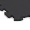 Detailaufnahme der Randausprägung von WARCO-Produkt 0377, Športová podlaha Studio, Format 1000 x 1000 x 18 mm, Farbe Antracit.
