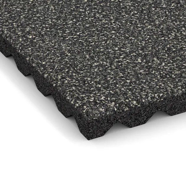 Detailaufnahme der Randausprägung von WARCO-Produkt 5345, Dopadová gumená podložka na ihrisko, Format 500 x 500 x 40 mm, Farbe Tmavý šedý granit.