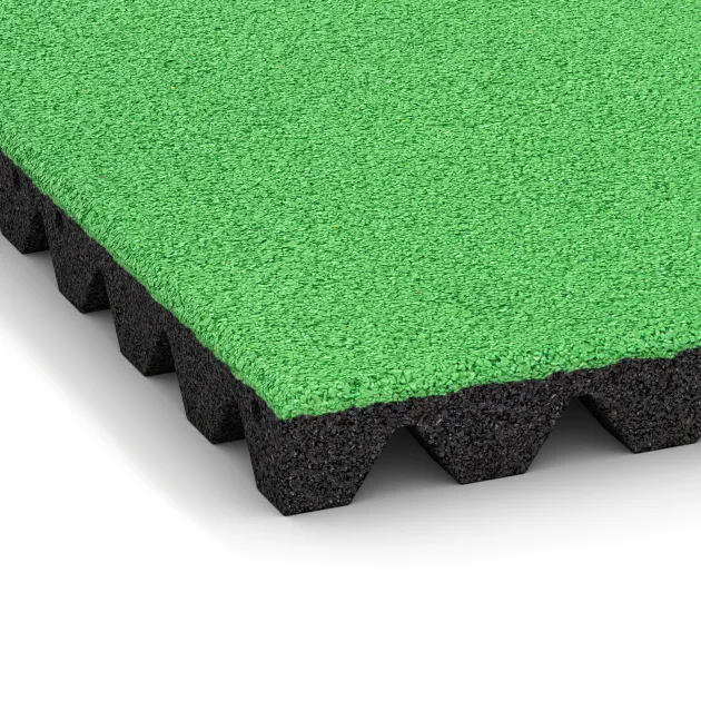 Detailaufnahme der Randausprägung von WARCO-Produkt 0635, Dopadová gumená podložka na ihrisko, Format 500 x 500 x 45 mm, Farbe Jarná zelená.