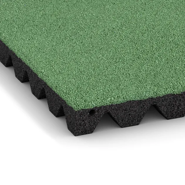 Detailaufnahme der Randausprägung von WARCO-Produkt 5538, Bezpečnostná gumová dlaždica na detské ihrisko 4,5 cm - EN 1177 ≤ 135 cm, Format 500 x 500 x 45 mm, Farbe Bledozelená.