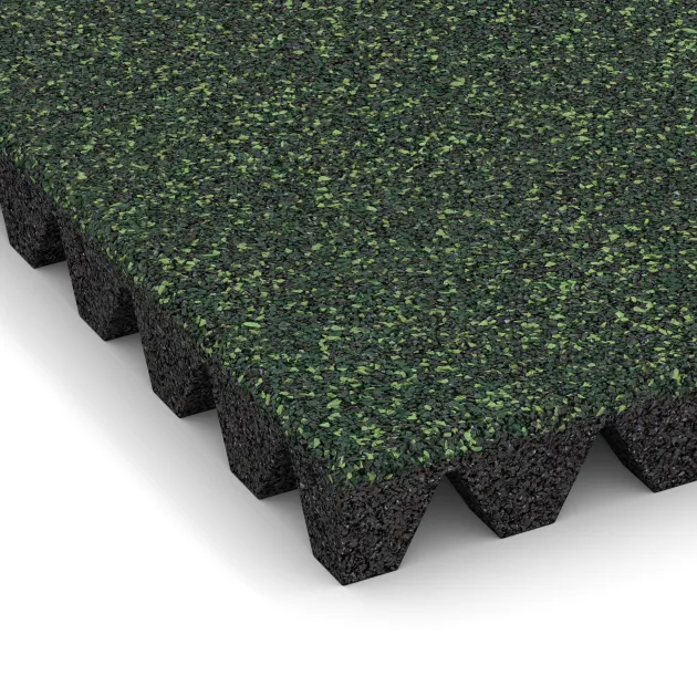 Detailaufnahme der Randausprägung von WARCO-Produkt 5358, Dopadová gumená podložka na ihrisko, Format 500 x 500 x 50 mm, Farbe Anglická tráva.