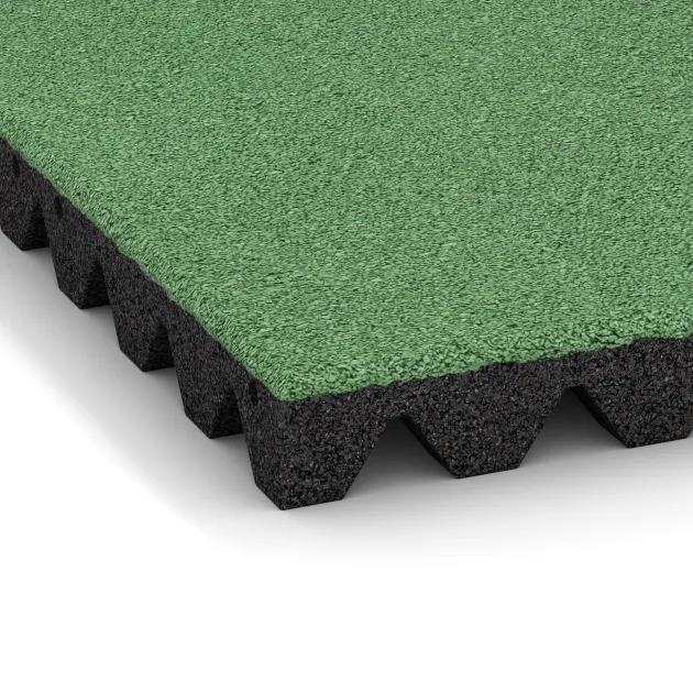 Detailaufnahme der Randausprägung von WARCO-Produkt 5570, Bezpečnostná gumová dlaždica na detské ihrisko 5 cm - EN 1177 ≤ 145 cm, Format 500 x 500 x 50 mm, Farbe Bledozelená.