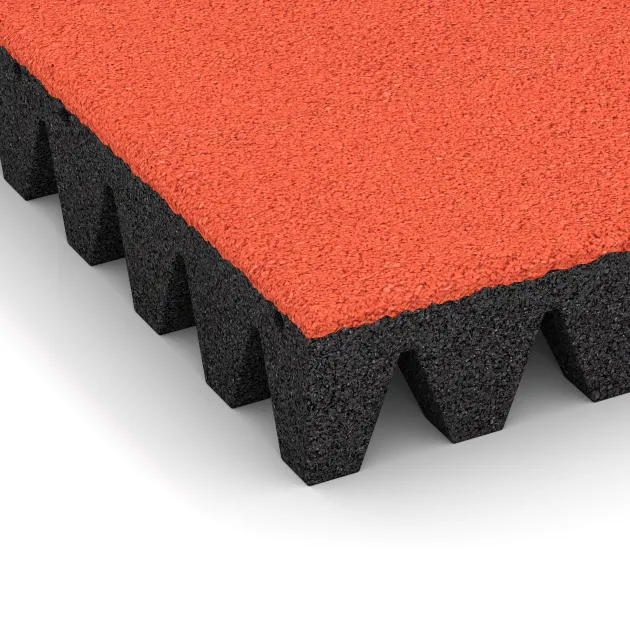 Detailaufnahme der Randausprägung von WARCO-Produkt 5608, Bezpečnostná gumová dlaždica na detské ihrisko 8 cm - EN 1177 ≤ 215 cm, Format 500 x 500 x 80 mm, Farbe Svetlooranžová červená.