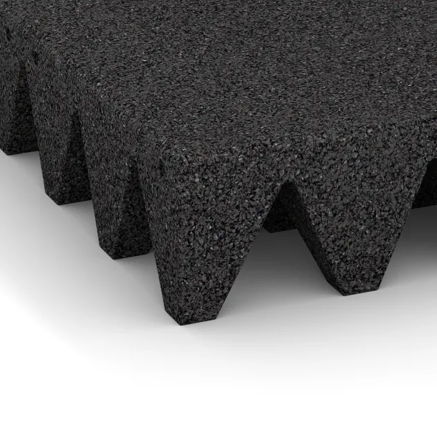 Detailaufnahme der Randausprägung von WARCO-Produkt 0744, Dopadová gumená podložka na ihrisko, Format 500 x 500 x 100 mm, Farbe Antracit.