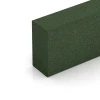 Detailaufnahme der Randausprägung von WARCO-Produkt 7030, Schod z gumového granulátu, Format 100 x 30 x 15 cm, Farbe Trávovo zelená.