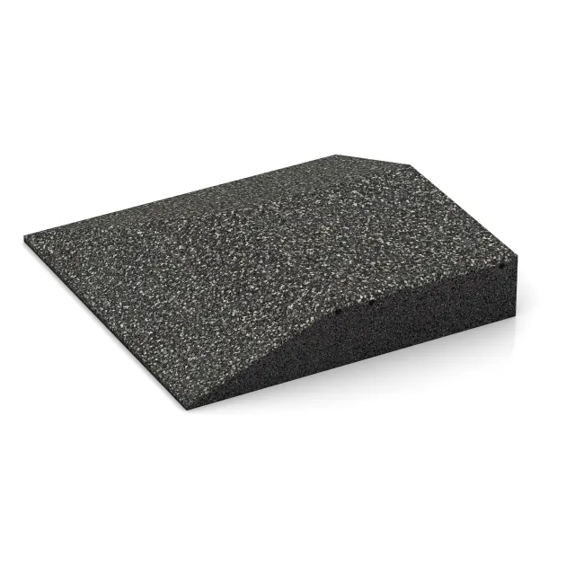 Detailaufnahme der Randausprägung von WARCO-Produkt 3833, Corner tile (two chamfered sides), Format 500 x 500 x 100 mm, Farbe Tmavý šedý granit.