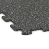 Detailaufnahme der Randausprägung von WARCO-Produkt 1019, Športová podlaha Kompakt, Format 970 x 970 x 8 mm, Farbe Tmavý šedý granit.
