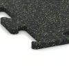 Detailaufnahme der Randausprägung von WARCO-Produkt 6979, Fitness Performance Elite tréningová podlaha, Format 100 x 100 x 2 cm | 1,00 m², Farbe Ľahko zeleno posypaná.