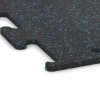 Detailaufnahme der Randausprägung von WARCO-Produkt 3770, Fitness Performance Elite tréningová podlaha, Format 50 x 50 x 1,5 cm | 0,25 m², Farbe Ľahko modro posypaná.