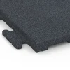 Detailaufnahme der Randausprägung von WARCO-Produkt 7055, Gumová dlažba Linea, Format 50 x 50 x 3 cm | 0,25 m², Farbe Bridlicová sivá.