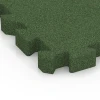 Detailaufnahme der Randausprägung von WARCO-Produkt 6403, Dopadová dlaždica – 190 cm, Format 50 x 50 x 5 cm | 0,25 m², Farbe Trávovo zelená.