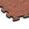 Detailaufnahme der Randausprägung von WARCO-Produkt 6800, Podlaha pre psie sporty, Format 44,6 x 44,6 x 1,8 cm, Farbe Etna.