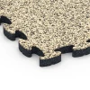 Detailaufnahme der Randausprägung von WARCO-Produkt 6937, Bezpečnostná puzzle podložka, Format 44,6 x 44,6 × 2,8 cm, Farbe Travertín.