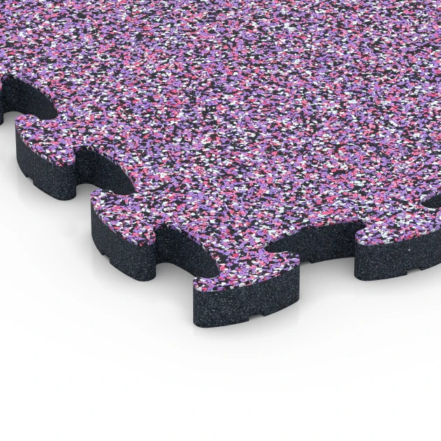 Detailaufnahme der Randausprägung von WARCO-Produkt 6882, Fitnes podlaha Max, Format 44,6 x 44,6 × 2,8 cm, Farbe Levanduľa.
