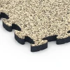 Detailaufnahme der Randausprägung von WARCO-Produkt 6883, Fitnes podlaha Max, Format 44,6 x 44,6 × 2,8 cm, Farbe Travertín.