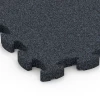 Detailaufnahme der Randausprägung von WARCO-Produkt 6958, Fitness Premium športová podlaha, Format 28,9 x 28,9 x 1,8 cm, Farbe Antracit.