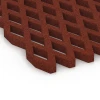 Detailaufnahme der Randausprägung von WARCO-Produkt 7010, Bezpečnostná trávniková mreža, Format 100 x 100 x 4 cm, Farbe Cihlová červená.