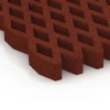 Detailaufnahme der Randausprägung von WARCO-Produkt 7013, Bezpečnostná trávniková mreža, Format 100 × 100 × 8 cm, Farbe Cihlová červená.