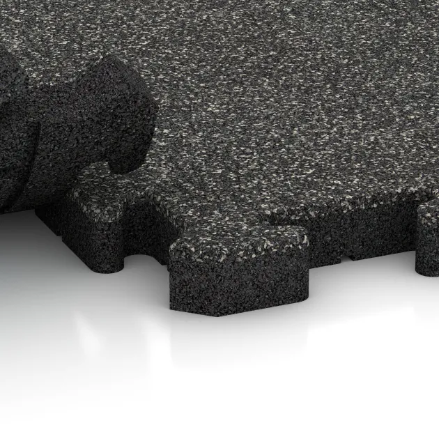 Großaufnahme vom Verbindungssystem von WARCO-Boden 5899 - Exteriérová eventová dlaždica im Farbdesign Tmavý šedý granit. Abmessungen 500 x 500 x 40 mm.