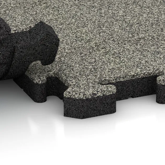 Großaufnahme vom Verbindungssystem von WARCO-Boden 5901 - Exteriérová eventová dlaždica im Farbdesign Svetlý granit. Abmessungen 500 x 500 x 40 mm.