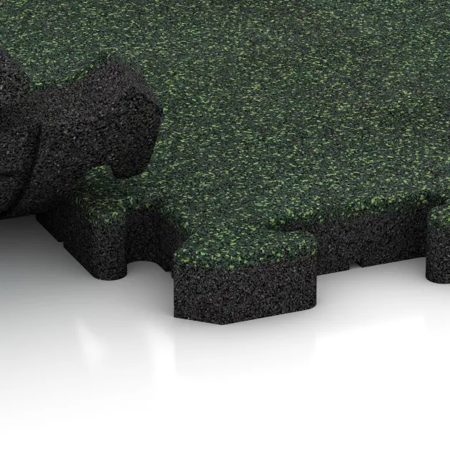 Großaufnahme vom Verbindungssystem von WARCO-Boden 5902 - Exteriérová eventová dlaždica im Farbdesign Anglická tráva. Abmessungen 500 x 500 x 40 mm.