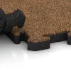 Großaufnahme vom Verbindungssystem von WARCO-Boden 5903 - Exteriérová eventová dlaždica im Farbdesign Terra Cotta. Abmessungen 500 x 500 x 40 mm.
