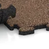 Großaufnahme vom Verbindungssystem von WARCO-Boden 6061 - Exteriérová eventová dlaždica im Farbdesign Kôra a Basto. Abmessungen 1000 x 1000 x 30 mm.