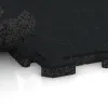 Großaufnahme vom Verbindungssystem von WARCO-Boden 6010 - Fitness Ochranná Podložka im Farbdesign Železno šedá. Abmessungen 1000 x 1000 x 30 mm.