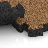 Großaufnahme vom Verbindungssystem von WARCO-Boden 4149 - Športová gumová podlaha im Farbdesign Terra Cotta. Abmessungen 500 x 500 x 50 mm.
