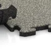 Großaufnahme vom Verbindungssystem von WARCO-Boden 4900 - Rohová doska HD im Farbdesign Svetlý granit. Abmessungen 235 x 235 x 30 mm.
