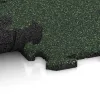Großaufnahme vom Verbindungssystem von WARCO-Boden 0127 - Dlaždica k bazénu im Farbdesign Anglická tráva. Abmessungen 500 x 500 x 18 mm.