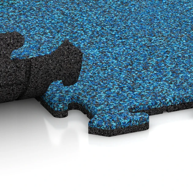 Großaufnahme vom Verbindungssystem von WARCO-Boden 0296 - Gumová krytina na schody im Farbdesign Atlantik. Abmessungen 100 x 100 x 1,8 cm | 1,00 m².