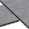 Großaufnahme vom Verbindungssystem von WARCO-Boden 5475 - Terasová dlaždica 3 cm im Farbdesign Šedý melange. Abmessungen 500 x 500 x 30 mm.
