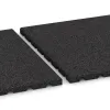 Großaufnahme vom Verbindungssystem von WARCO-Boden 0526 - Ochranná stenová doska im Farbdesign Antracit. Abmessungen 500 x 500 x 25 mm.