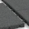 Großaufnahme vom Verbindungssystem von WARCO-Boden 0523 - Dopadová gumená podložka na ihrisko im Farbdesign Šedý bridlica. Abmessungen 400 x 400 x 30 mm.