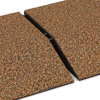 Großaufnahme vom Verbindungssystem von WARCO-Boden 3811 - Edge tile (one chamfered side) im Farbdesign Terra Cotta. Abmessungen 500 x 500 x 100 mm.