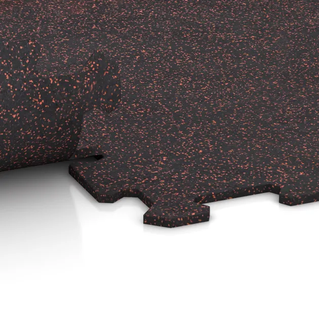 Großaufnahme vom Verbindungssystem von WARCO-Boden 1033 - Stair covering im Farbdesign Ľahko červené posypané. Abmessungen 970 x 970 x 8 mm.