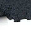 Großaufnahme vom Verbindungssystem von WARCO-Boden 1038 - Stair covering im Farbdesign Ľahko modro posypaná. Abmessungen 970 x 970 x 8 mm.