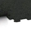 Großaufnahme vom Verbindungssystem von WARCO-Boden 1042 - Stair covering im Farbdesign Ľahko zeleno posypaná. Abmessungen 970 x 970 x 8 mm.