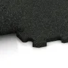 Großaufnahme vom Verbindungssystem von WARCO-Boden 1119 - Stair covering im Farbdesign Ľahko zeleno posypaná. Abmessungen 970 x 970 x 16 mm.