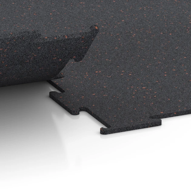 Großaufnahme vom Verbindungssystem von WARCO-Boden 6450 - Športová podlaha Kompakt im Farbdesign Ľahko červené posypané. Abmessungen 100 × 100 × 0,8 cm.